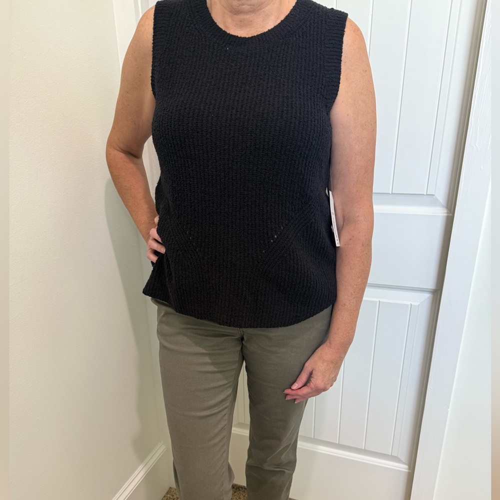 Brand New Liz Claiborne Sweater Size M